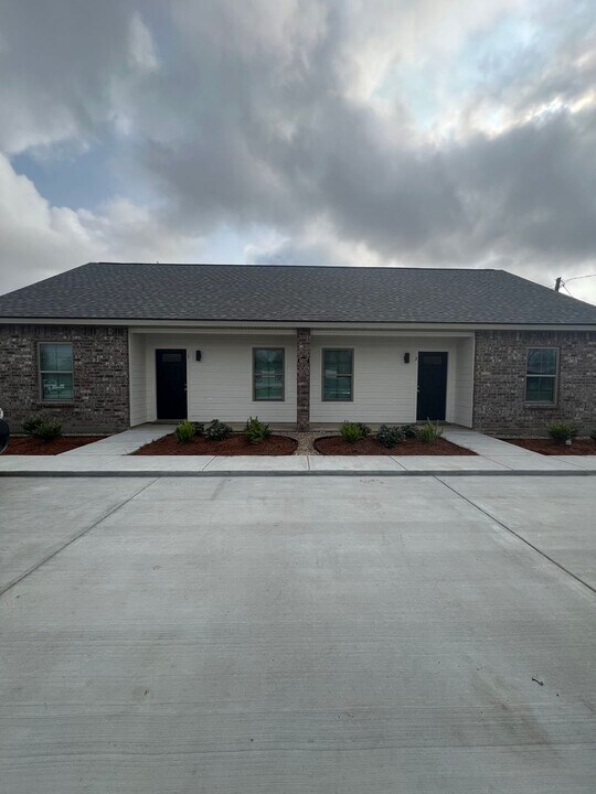 6017 Nobie Ln in Lake Charles, LA - Building Photo