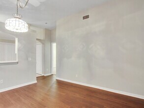 926 Lake Shore Ranch Dr in Seffner, FL - Building Photo - Building Photo