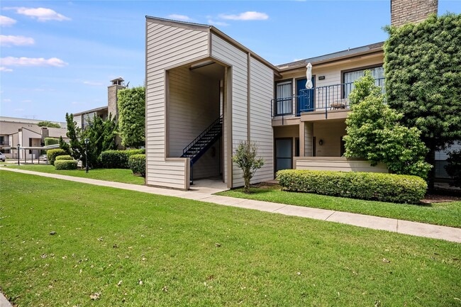 property at 7060 N Holiday Dr