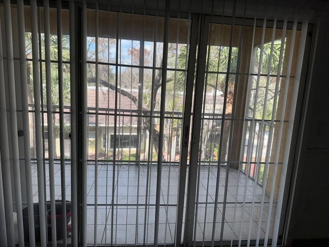 4029 Versailles Dr in Orlando, FL - Building Photo - Building Photo