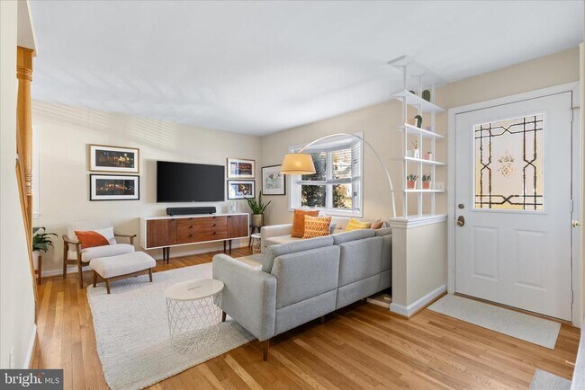 10808 Hobson St in Kensington, MD - Building Photo - Building Photo