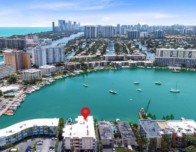 2420 Diana Dr in Hallandale Beach, FL - Building Photo - Building Photo
