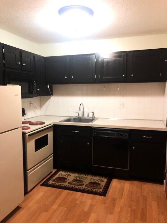 2094 Phillips Rd, Unit 20 in New Bedford, MA - Building Photo