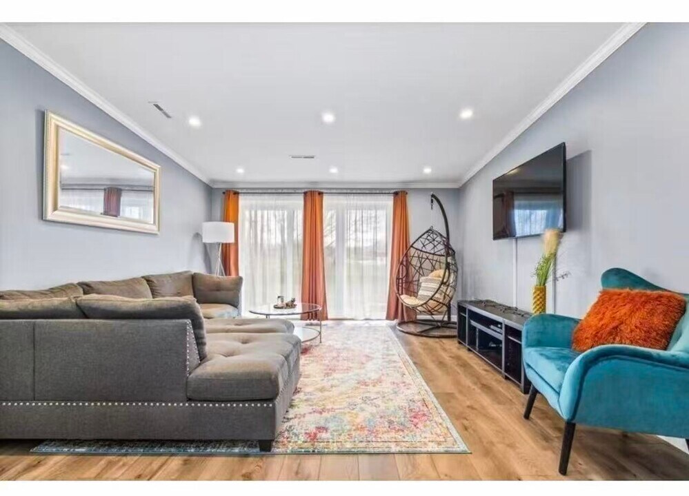 150 Elm St, Unit Unit 9 in Braintree, MA - Building Photo