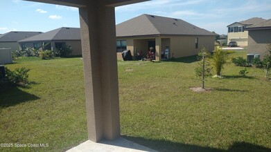 7144 Topaz Dr in Grant Valkaria, FL - Foto de edificio - Building Photo