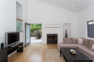 1315 Palms Blvd in Venice, CA - Foto de edificio - Building Photo