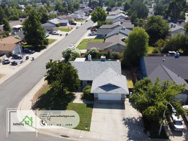 1729 Marigold Way in Redding, CA - Building Photo - Building Photo