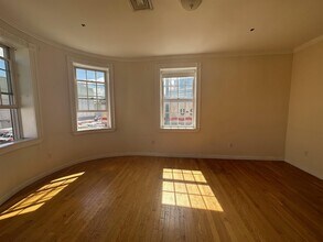 5 Bishop Allen Dr, Unit 3 in Cambridge, MA - Foto de edificio - Building Photo