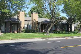 Lakeview Apartment Homes in Lodi, CA - Foto de edificio - Building Photo