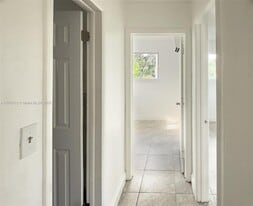 1605 NE 126th St in North Miami, FL - Building Photo