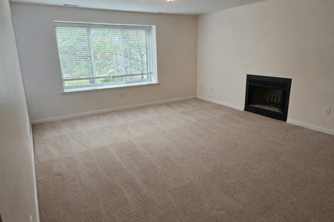 4711B Dunbarton Rd in Mount Laurel, NJ - Building Photo - Building Photo