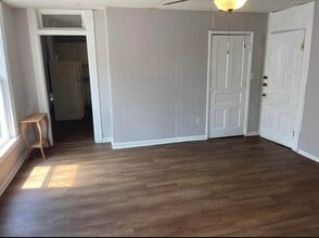423 N Front St, Unit Apt 1 in Wheeling, WV - Building Photo - Building Photo
