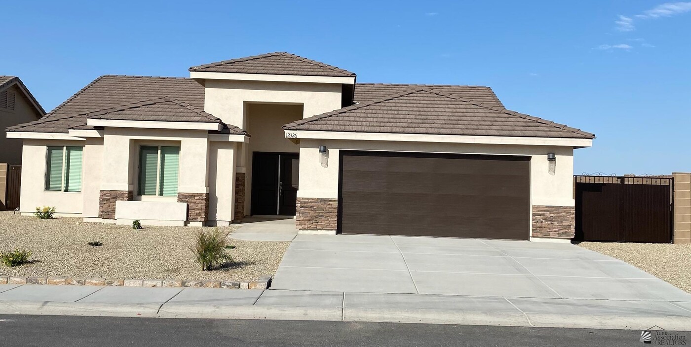 12326 S 50th Dr in Yuma, AZ - Foto de edificio