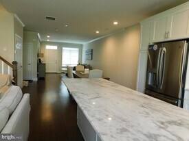 16740 River View Cir in Bristol, PA - Building Photo