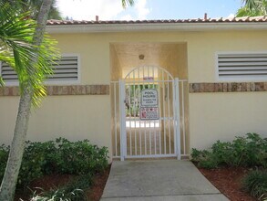 211 River Bluff Ln in Royal Palm Beach, FL - Foto de edificio - Building Photo