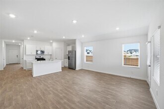 132 LAS LOMAS Dr in San Marcos, TX - Building Photo - Building Photo