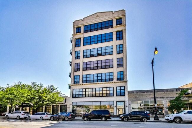 property at 2024 S Wabash Ave
