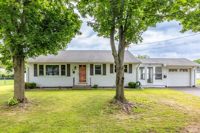 10 Holiday Ln in Enfield, CT - Building Photo - Building Photo