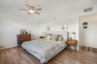 1720 Ardmore Ave, Unit 111 in Hermosa Beach, CA - Building Photo - Building Photo