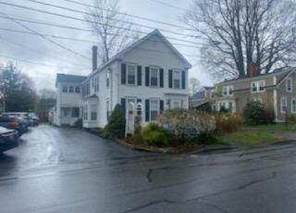 68 Court St in Augusta, ME - Building Photo