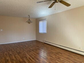 17 Parkside Ct, Unit 8 in Vernon Hills, IL - Building Photo - Building Photo