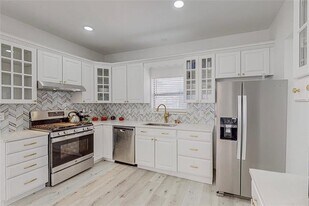 829 Lake Bluff Dr in Flower Mound, TX - Building Photo