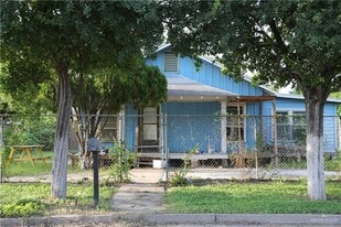 221 W 14th St in Mission, TX - Building Photo