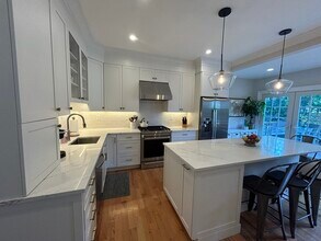 554 Washington St in Dedham, MA - Building Photo - Building Photo