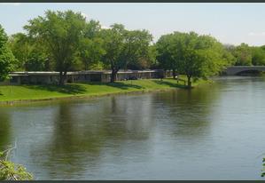 River Park Villa Apartments in Elkhart, IN - Foto de edificio