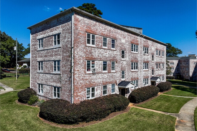 Wedgwood Apartments in Raleigh, NC - Foto de edificio - Building Photo