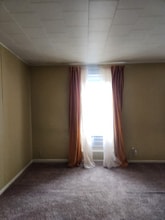 305 Mahantongo St, Unit Apartment #4 in Pottsville, PA - Building Photo - Building Photo