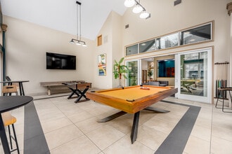 Stonehaven Apartments in Columbia, MD - Foto de edificio - Interior Photo