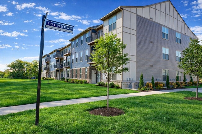 Founders Pointe Apartments in Franklin, IN - Building Photo - Building Photo