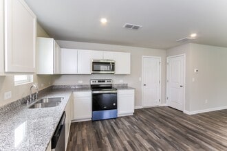 207 Shalako Ln in Lizella, GA - Foto de edificio - Building Photo