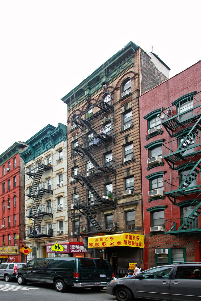 25 Henry St in New York, NY - Building Photo - Building Photo