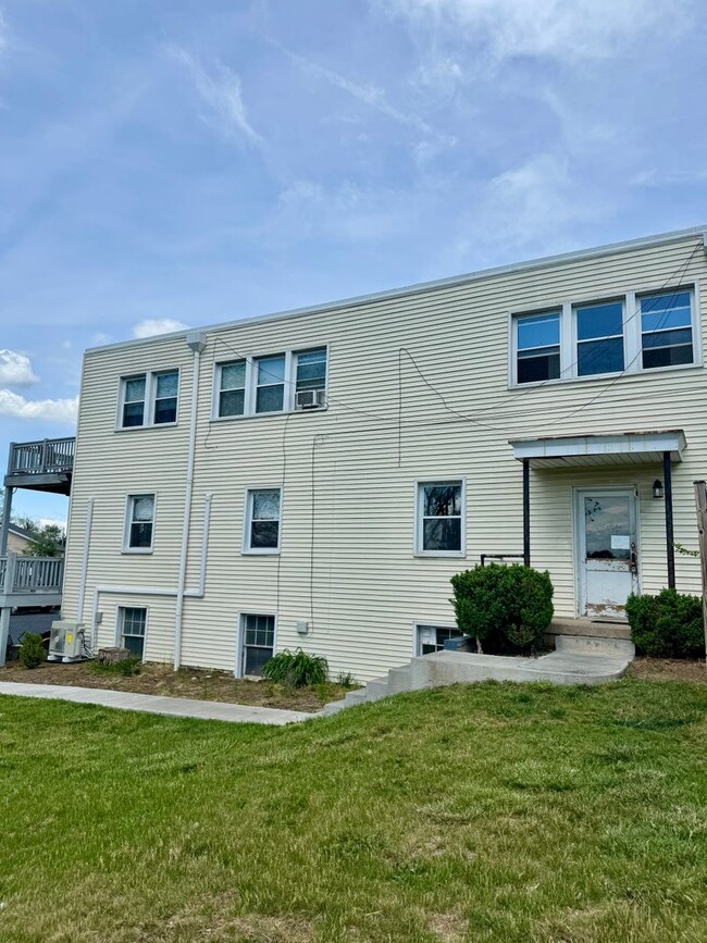 property at 915 N Main St