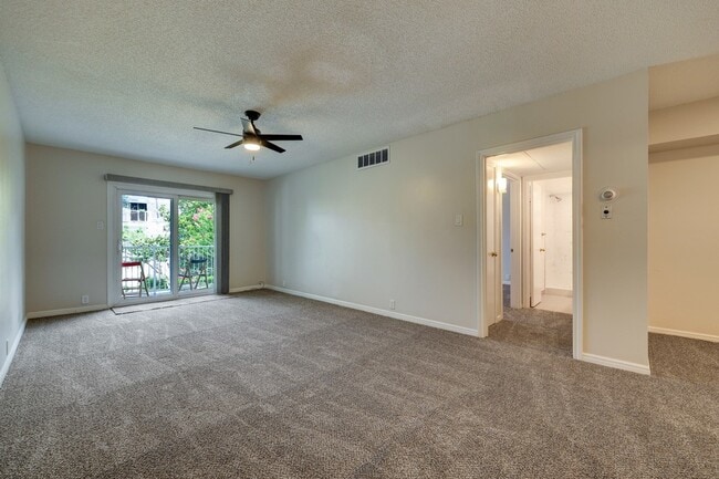 2601 Bellefontaine, Unit A203 in Houston, TX - Building Photo - Building Photo