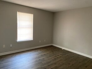 1080 Wallace Rd, Unit C9 in Jackson, TN - Building Photo - Building Photo