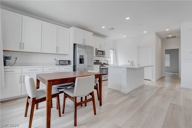 904 Kings Clf Ln in Las Vegas, NV - Building Photo - Building Photo
