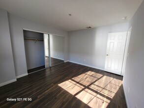 312 W Valencia Ave in Burbank, CA - Building Photo - Building Photo