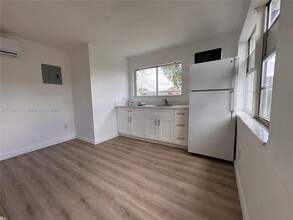 481 E 31st St in Hialeah, FL - Foto de edificio - Building Photo