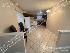 5027 Fox Hill Dr in Sterling Heights, MI - Building Photo - Building Photo