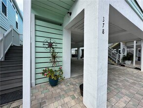 378 NE Wharf Way in Ocean Breeze, FL - Foto de edificio - Building Photo