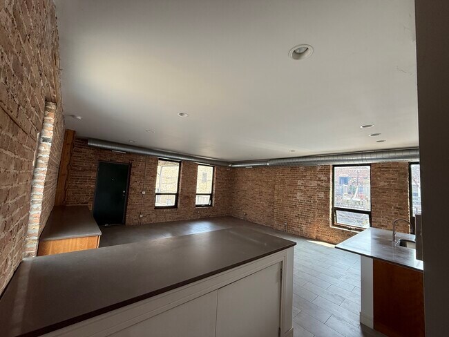 1514 W 18th Pl, Unit 2 in Chicago, IL - Building Photo - Building Photo
