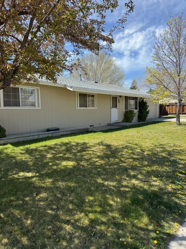 3265 Gordonia Dr in Carson City, NV - Building Photo - Building Photo