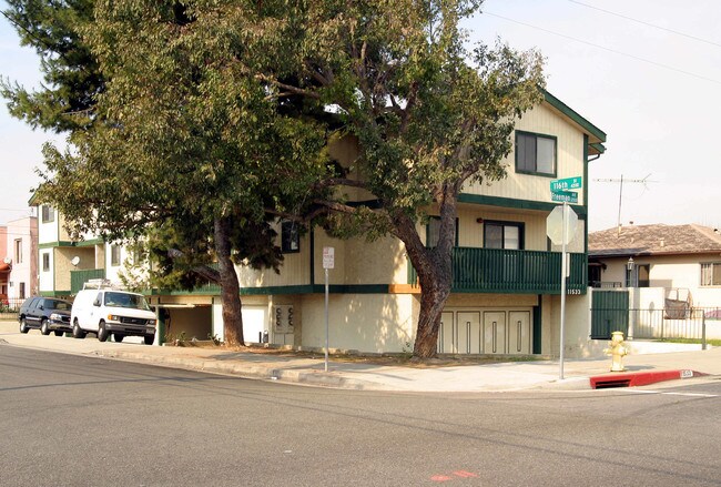 Freeman Apartments in Hawthorne, CA - Building Photo - Building Photo