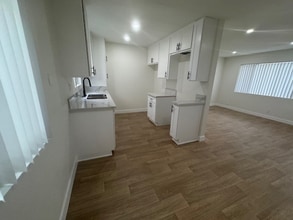 8127 Stewart and Gray Rd in Downey, CA - Foto de edificio - Building Photo