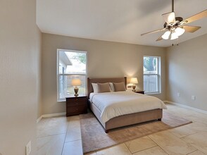 430 Maple Pointe Dr in Seffner, FL - Foto de edificio - Building Photo