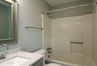 498 Hemlock Dr photo'