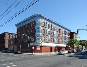 449-461 Main St in Holyoke, MA - Building Photo - Building Photo